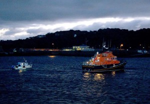 Spirit of Guernsey arriving in St Peter Port with motor boat Patricia 2 24-10-15 Pic by Tony Rive (3)