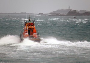 Lifeboat Spirit of Guernsey leaving St Peter Port on a shout to the West coast 22-12-15 Pic by Tony Rive (5)